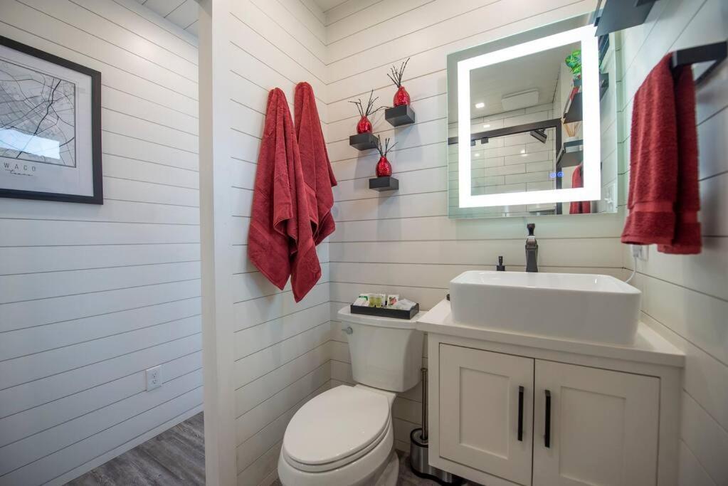 The Merlot House-Container Home 12 Min To Magnolia Bellmead Екстериор снимка