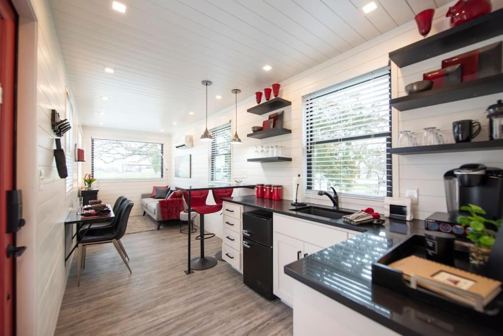 The Merlot House-Container Home 12 Min To Magnolia Bellmead Екстериор снимка